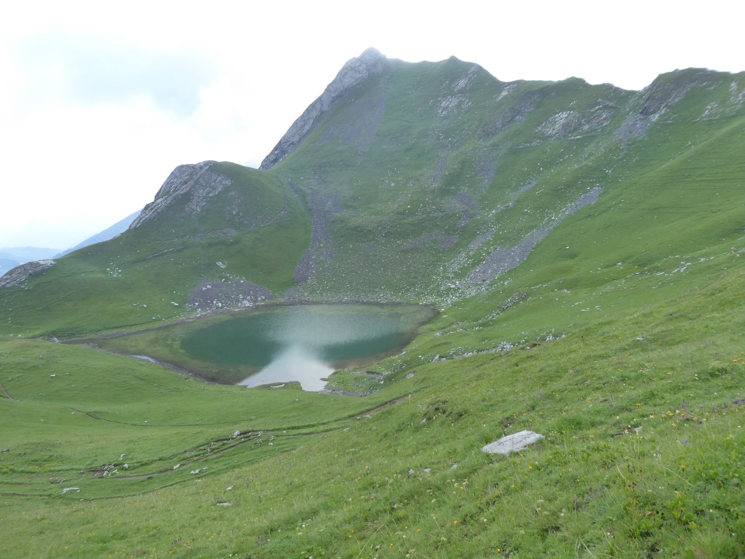 Lac Charvin au pied de la Goenne - Mt Charvin