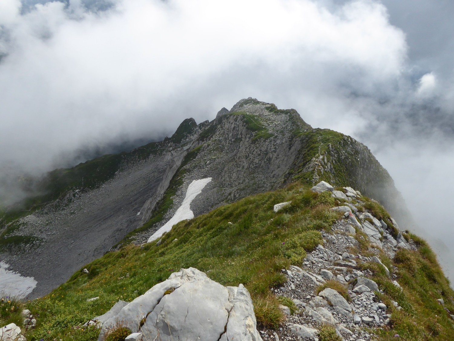 regard en arrière-le parcours des crêtes - Mt Charvin