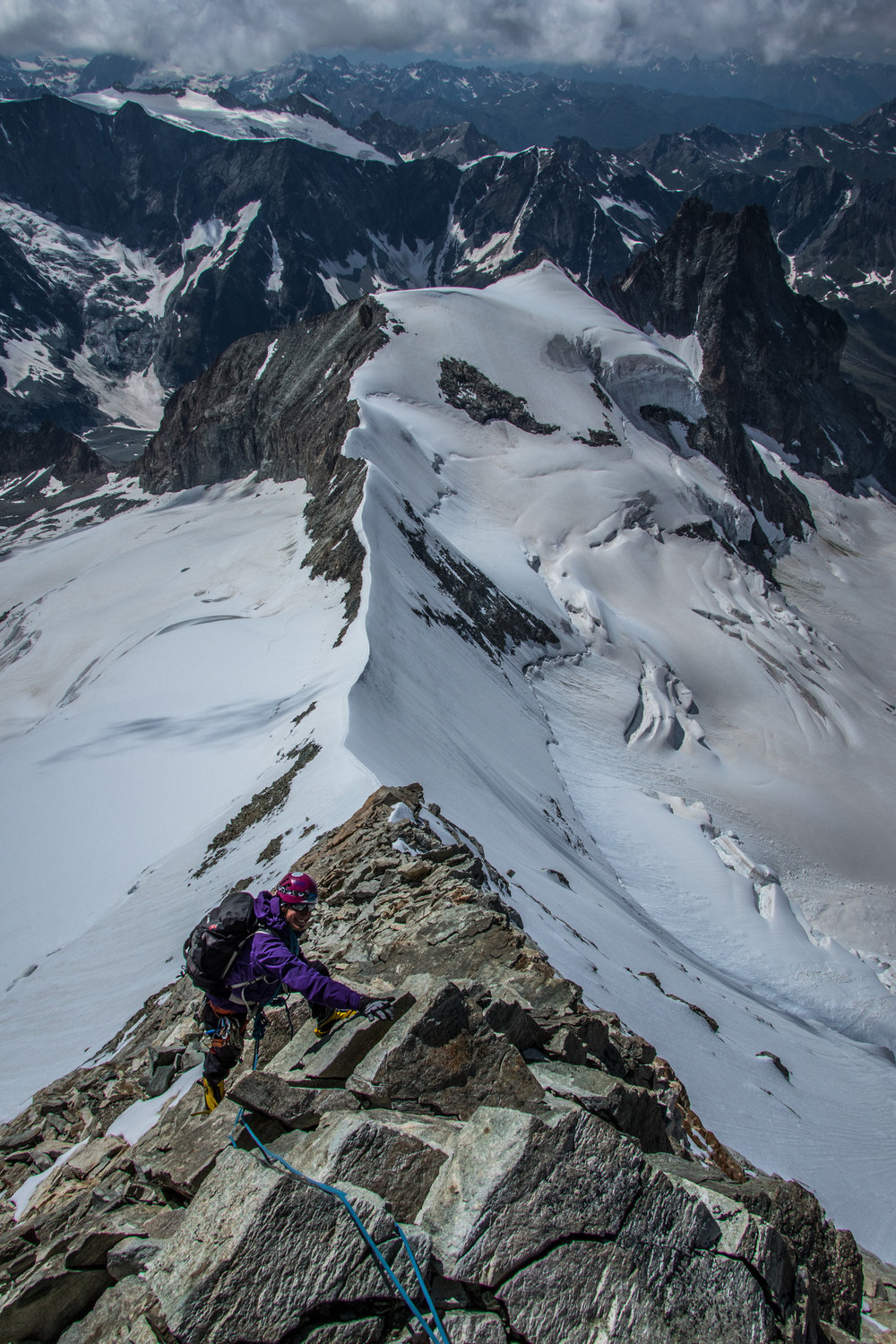 Descente sur le col de Moming depuis l'épaule