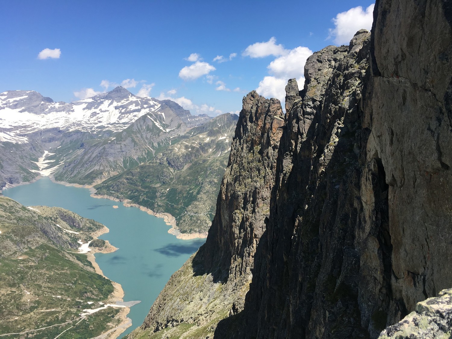 Vue sur le barrage d'Emosson
