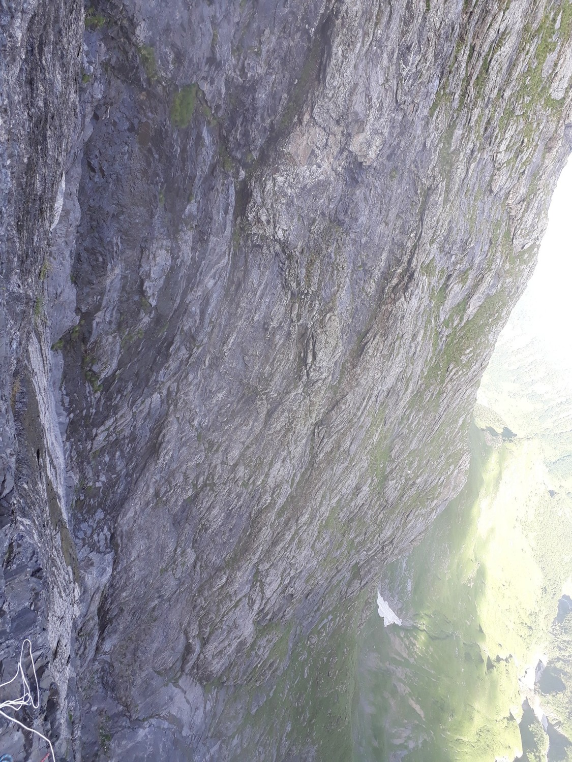 La vue sur la voie audoubert (diedre de droite avec l herbe)