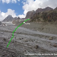 Traversée du Glacier de Saleinaz et itinéraire pour monter à moraine de la rive gauche, vers le P.2759. Vue depuis le Glacier de Saleinaz.