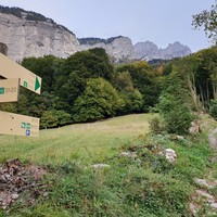 Sorti du village, route à droite