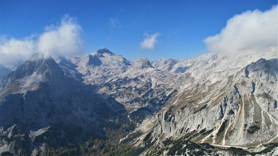 Velska dolina Valley - Kanjavec at the upper end Velska dolina Valley - Kanjavec at the upper end