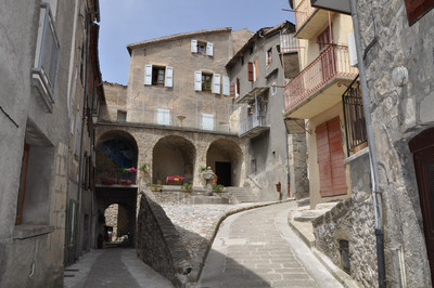 Annot et ses maisons médiévales Annot et ses maisons médiévales