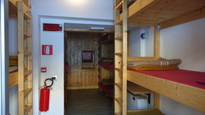 Refuge Benevolo : Dortoir restant ouvert hors gardiennage. Refuge Benevolo : Dortoir restant ouvert hors gardiennage.