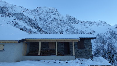 Terrasse et annexe (construit été 2018) Terrasse et annexe (construit été 2018)