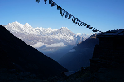 Chutanga Tea House, vue vers Lukla et Kongde Ri Chutanga Tea House, vue vers Lukla et Kongde Ri