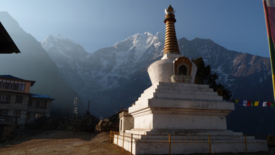 Tengboche et Thamserku Tengboche et Thamserku