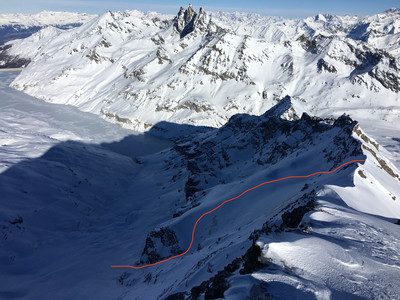 La ligne vue de l'arête ENE