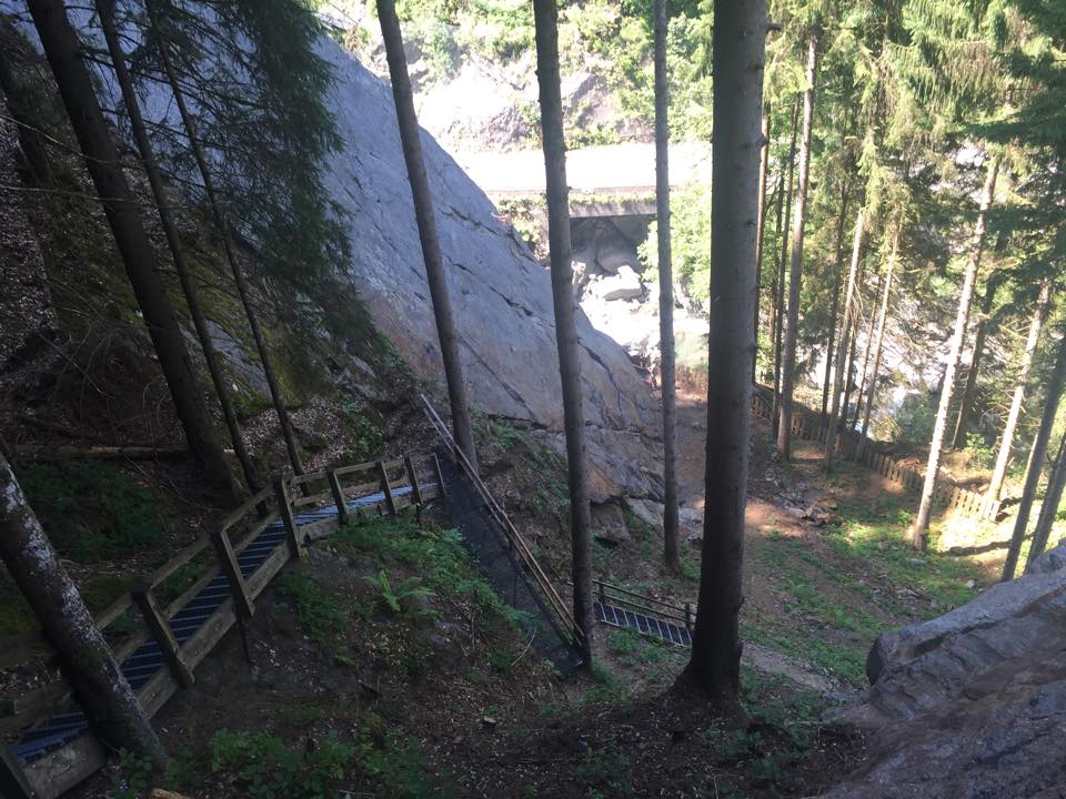 Escaliers d'accès au site d'escalade