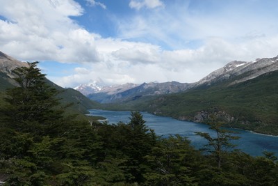 Lago del Desierto: Fitz Roy au fond