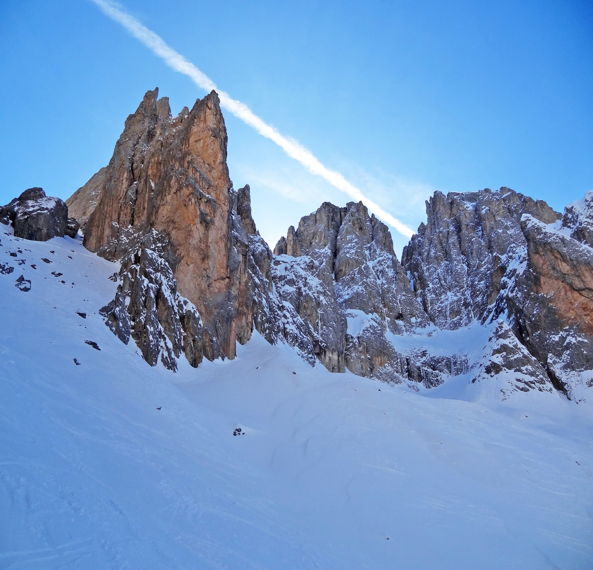 Sassolungo : Dal Passo Sella al Rifugio Vicenza e ritorno ...