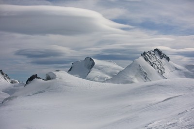 lenticular clouds over Strahlhorn and Rimpfishhorn, visible ice parts on the their normal routes