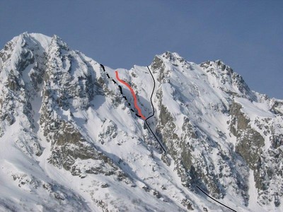 Noir : branche de droite 5.2. Rouge : rectiligne 5.2+. Noir en tirets : branche de gauche 5.1. D'après Jip sur Skitour.