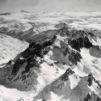 Massif des Cerces N, haute Clarée à gauche, Viso, Rochebrune, Chambeyron au fond par Walter Mittelholzer en 1930