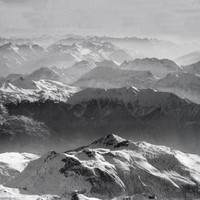 Le Prorel, vallée de la Guisane, Col du Granon, Crête de Peyrolle, vallée de la clarée, Roche Menue, Rochemelon, Chaberton par Walter Mittelholzer