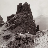 Rochers près de la cabane Tofana par Vittorio Sella