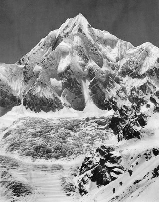 Siniolchu vu du glacier Zemu par Vittorio Sella en 1899 Siniolchu vu du glacier Zemu par Vittorio Sella en 1899