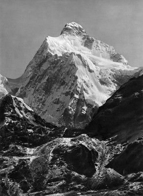 Le Jannu (7601 m), vue prise du Choonjerma La - par Vittorio Sella en 1899 Le Jannu (7601 m), vue prise du Choonjerma La - par Vittorio Sella en 1899