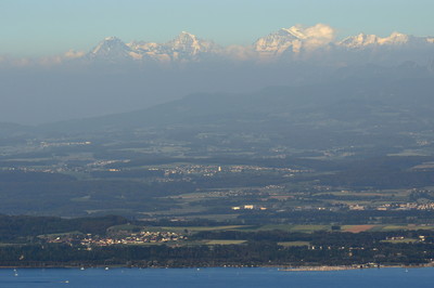 Eiger, Mönch, Jungfrau, lac de Neuchâtel  par omα
