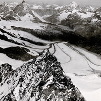 Glacier du Gorner au Mont Rose, Cervin, Dent Blanche par Walter Mittelholzer