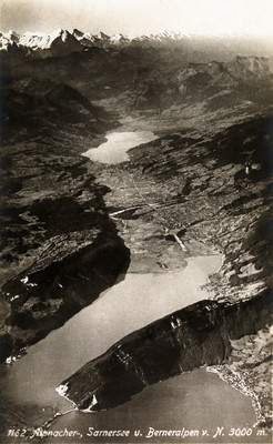 Lac des 4 cantons (en bas) , Sarnersee (au centre), Alpes Bernoises (en Haut) par Walter Mittelholzer Lac des 4 cantons (en bas) , Sarnersee (au centre), Alpes Bernoises (en Haut) par Walter Mittelholzer
