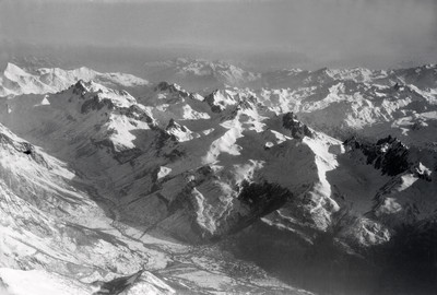 Vallée de la Guisane, Grand Galibier, Cerces, Aiguillette du Lauzet, Tête Noire, par Walter Mittelholzer en 1928 Vallée de la Guisane, Grand Galibier, Cerces, Aiguillette du Lauzet, Tête Noire, par Walter Mittelholzer en 1928