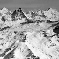 Dent Blanche, Cervin, Obergabelhorn, Rothorn de Zinal, Weisshorn par Walter Mittelholzer en 1928