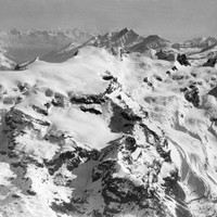 Petit Cervin, Breithorn, Castor, Weisshorn, Alpes Bernoises au fond, Dom, Täschhorn, Alphubel, Rimpfischorn, Weissmies par Walter Mittelholzer