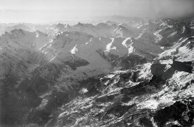 Font Sancte, Aiguille et Brec de Chambeyron, Col de Vars, Col de Larche, Alpes Maritimes au fond par Walter Mittelholzer Font Sancte, Aiguille et Brec de Chambeyron, Col de Vars, Col de Larche, Alpes Maritimes au fond par Walter Mittelholzer