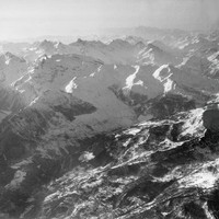Font Sancte, Aiguille et Brec de Chambeyron, Col de Vars, Col de Larche, Alpes Maritimes au fond par Walter Mittelholzer