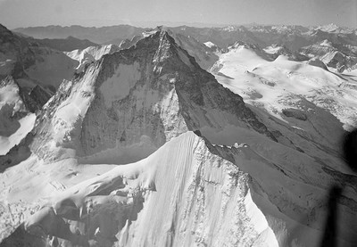 Dent Blanche et Grand Cornier par Walter Mittelholzer Dent Blanche et Grand Cornier par Walter Mittelholzer