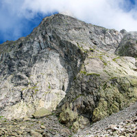 Au pied de la voie
