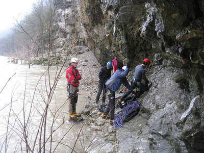Ob Savi [Dry-tooling] - first corner (mountaineering school, flood)