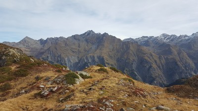 Petit col sous le point 2'385 : Vue sur le Bec des Rosses Petit col sous le point 2'385 : Vue sur le Bec des Rosses