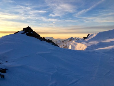 Un coucher de soleil à graver dans les mémoires autour de l’Igloo des Pantalons Blancs Un coucher de soleil à graver dans les mémoires autour de l’Igloo des Pantalons Blancs