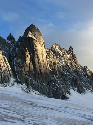 Un soir sur le glacier, lumière magique dans La région de Trient Un soir sur le glacier, lumière magique dans La région de Trient