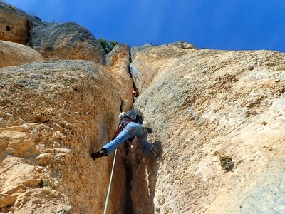 Arrivée à R1 dans "Belle fille sûre" dans les Gorges du Verdon Arrivée à R1 dans "Belle fille sûre" dans les Gorges du Verdon