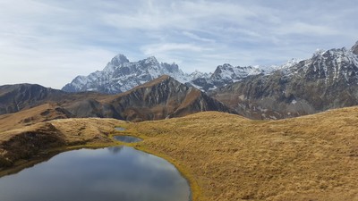 Petit lac sur l'arête ouest entre la Dotse et la Tête de Ferret Petit lac sur l'arête ouest entre la Dotse et la Tête de Ferret