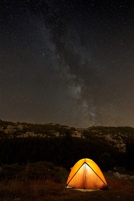 Camping dans les Alpes sous la voie lactée Camping dans les Alpes sous la voie lactée