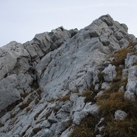 à gauche le pas du "creux" III accès à la dalle inclinée
