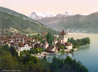 Lac de Thoune à Oberhofen et Alpes bernoises, en 1900 par Photoglob N°0000006600
