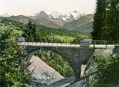 Beatenberg, vue sur Eiger, Mönch, Jungfrau, en 1900 par Photoglob N°0000017017