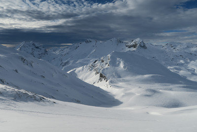Vista dal Passo Lunghin verso Ovest. Vista dal Passo Lunghin verso Ovest.