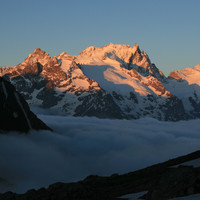 [Concours Photo Sophie 2020] Lever de soleil sur la Meije, le 17 juin lors de la traversée de l'Aiguille du Goléon à ski.