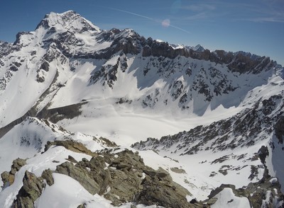 Vue du sommet, avec l'excellent enneigement du 1er juin 2019.