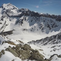 Vue du sommet, avec l'excellent enneigement du 1er juin 2019.