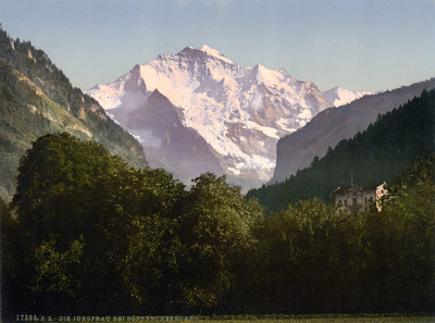 Interlaken, vue sur la Jungfrau, en 1900 par Photoglob N°0000017569