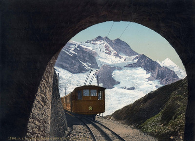 Train de la Jungfrau à son entrée dans l'Eiger, en 1900 par Photoglob N°0000017804